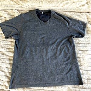 Lululemon mens XL T shirt (Gray) short sleeve - Like New condition
